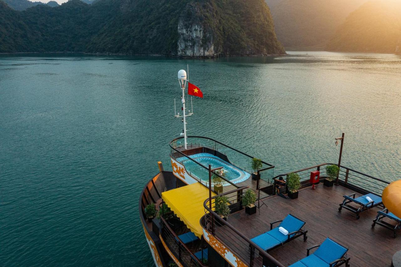 Nostalgia Halong Cruise Hotel Ha Long Eksteriør billede