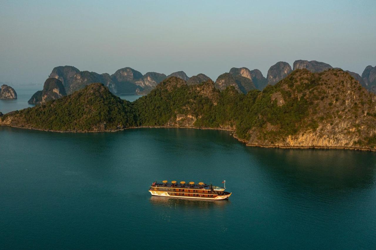 Nostalgia Halong Cruise Hotel Ha Long Eksteriør billede