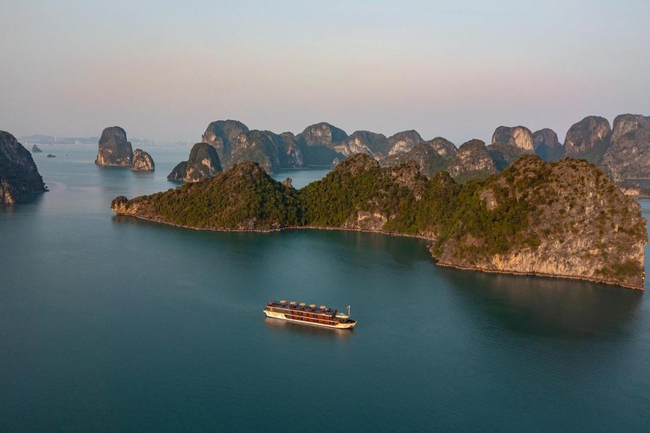 Nostalgia Halong Cruise Hotel Ha Long Eksteriør billede