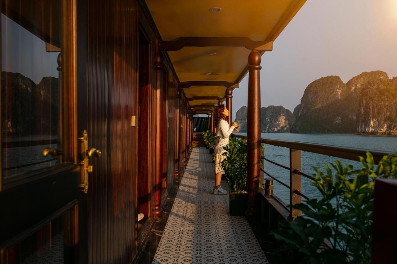 Nostalgia Halong Cruise Hotel Ha Long Eksteriør billede