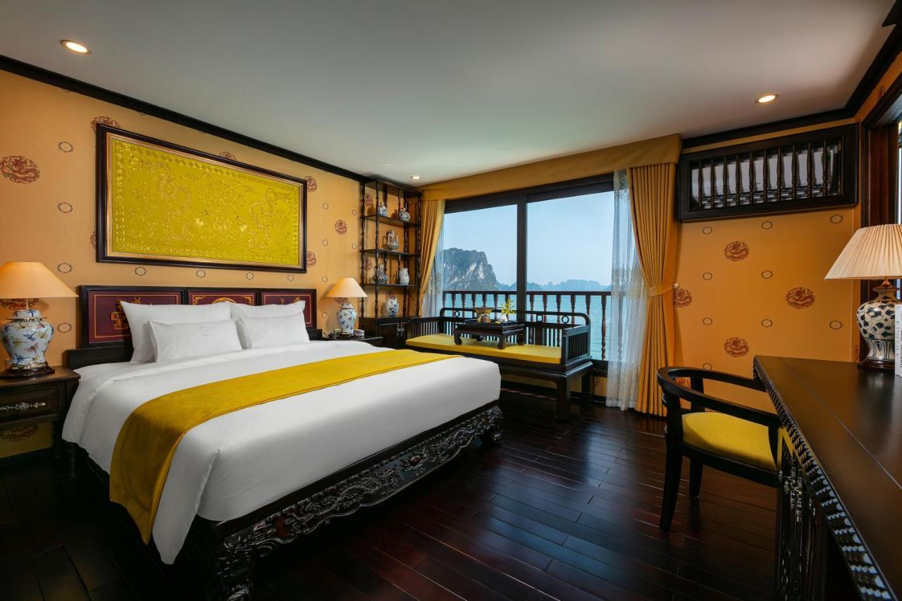 Nostalgia Halong Cruise Hotel Ha Long Eksteriør billede
