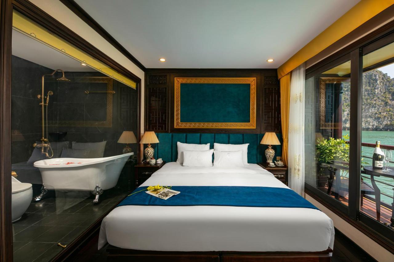 Nostalgia Halong Cruise Hotel Ha Long Eksteriør billede