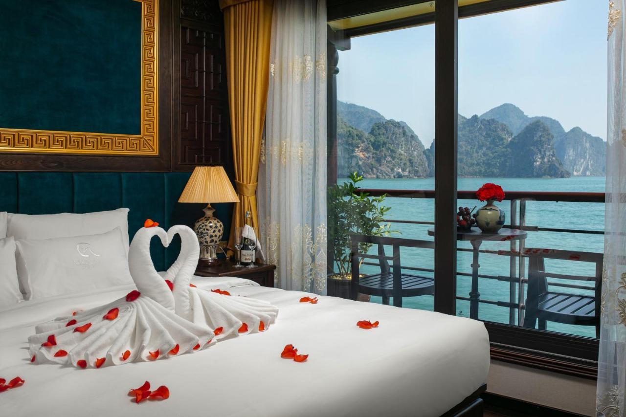 Nostalgia Halong Cruise Hotel Ha Long Eksteriør billede