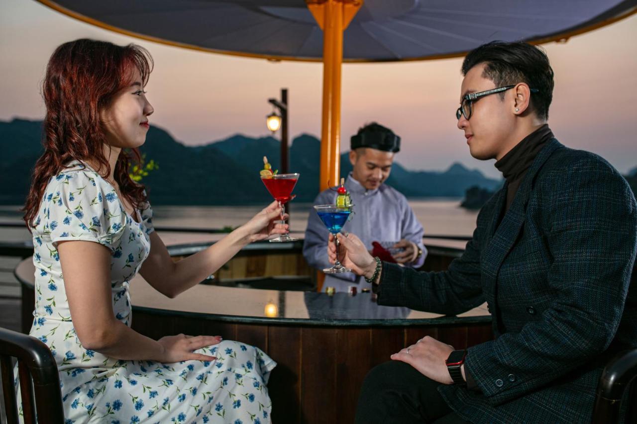 Nostalgia Halong Cruise Hotel Ha Long Eksteriør billede